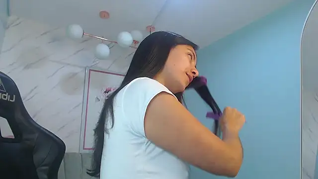 victoria hernandez t  online show from 06-08-26, 01:11