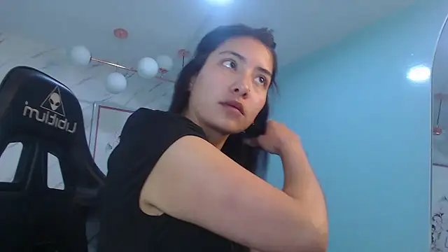 victoria hernandez t  online show from 05-07-26, 01:14