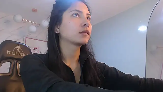 victoria hernandez t  online show from 03-20-26, 02:18