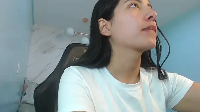 victoria hernandez t  online show from 05-06-26, 01:04