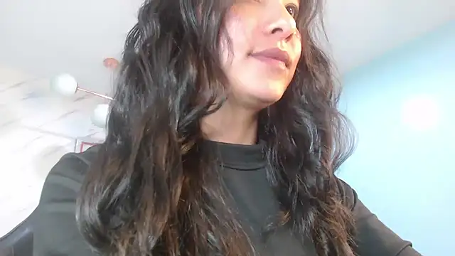 victoria hernandez t  online show from 06-18-26, 01:05