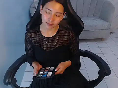 victoria hernandez t  online show from 05-01-26, 01:38