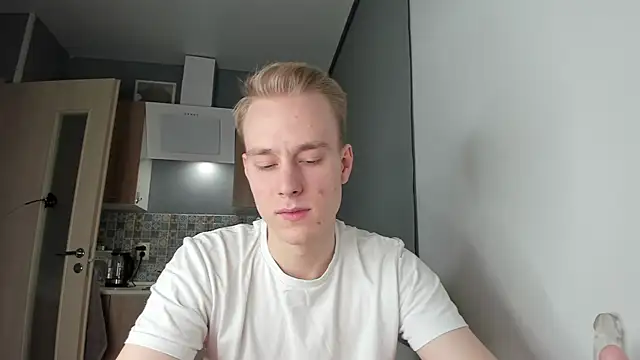 Snapshot of Kevin_Young_Cat chatting on 10-27-25, 02:40 Kevin Young Cat online show from 10-27-25, 02:40