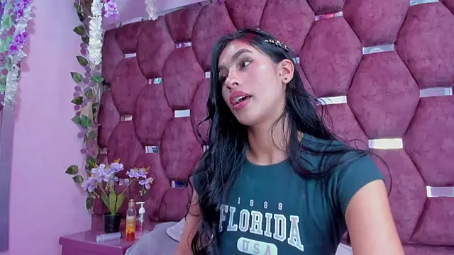 Miaa Davis  online show from 02-20-26, 07:10