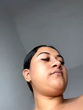 Leila  Saade online show from 11-24-25, 02:06