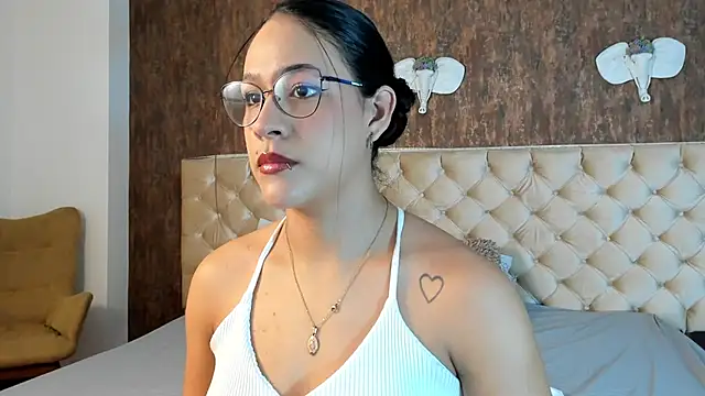 LaurenMitchell1 online show from 10-23-25, 01:21