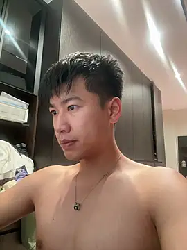 Snapshot of heywilliam chatting on 05-18-26, 04:07 heywilliam online show from 05-18-26, 04:07