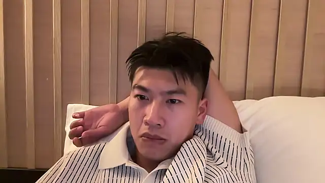 Snapshot of heywilliam chatting on 11-12-25, 01:48 heywilliam online show from 11-12-25, 01:48