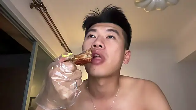 Snapshot of heywilliam chatting on 11-17-25, 06:12 heywilliam online show from 11-17-25, 06:12