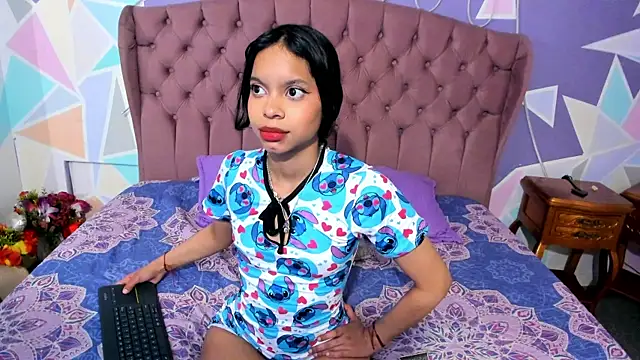 CloeyGraweing online show from 10-19-25, 03:04