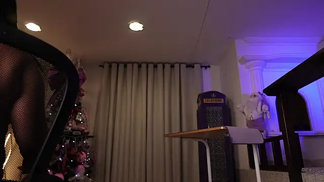 vaniaa95 online show from 12-15-25, 12:27