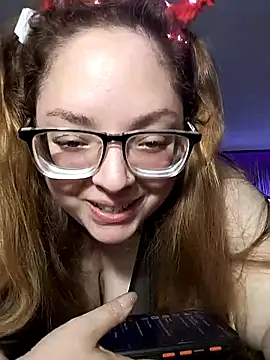 Snapshot of Zany2106 chatting on 10-15-25, 11:24 Zany2106 online show from 10-15-25, 11:24