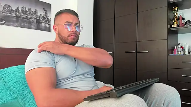 Snapshot of AntonyDAngelo25 chatting on 01-13-26, 06:12 AntonyDAngelo25 online show from 01-13-26, 06:12