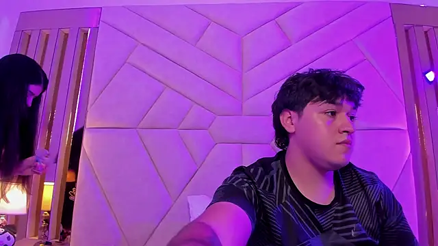 EmilyANDrew  online show from 01-10-26, 04:52