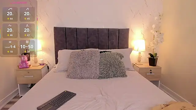 Camila Bustamante online show from 12-01-25, 03:46