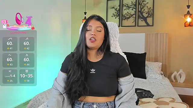 Camila Bustamante online show from 10-07-25, 03:13