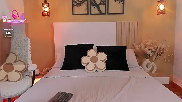 Camila Bustamante online show from 11-06-25, 02:54