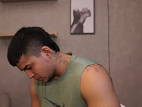 Thiago Valente online show from 04-11-26, 01:15