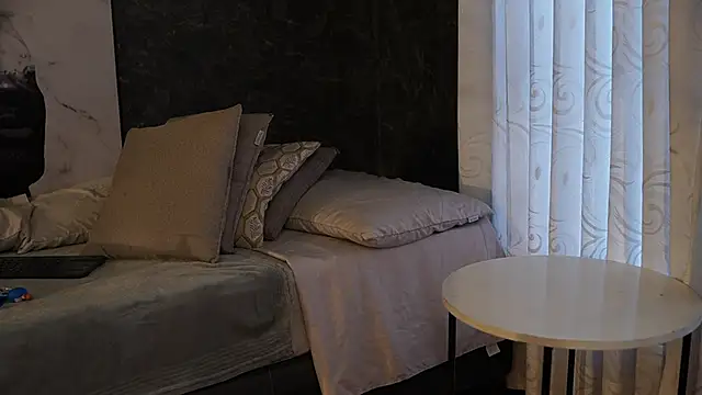 Thiago Valente online show from 10-11-25, 01:12