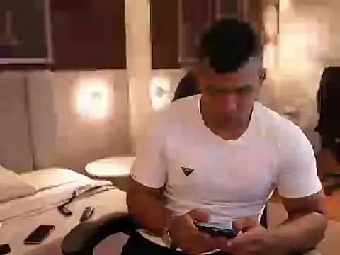 Thiago Valente online show from 09-25-25, 01:17