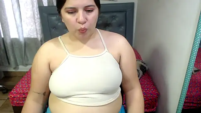 Snapshot of sarah_aguilar chatting on 05-01-26, 03:28 sarah aguilar online show from 05-01-26, 03:28