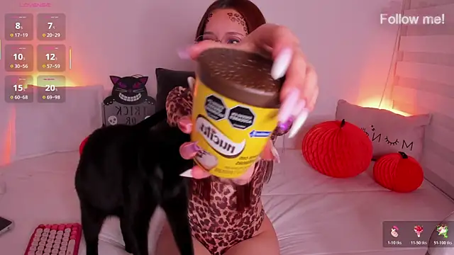 Ellie lowell online show from 10-23-25, 03:16