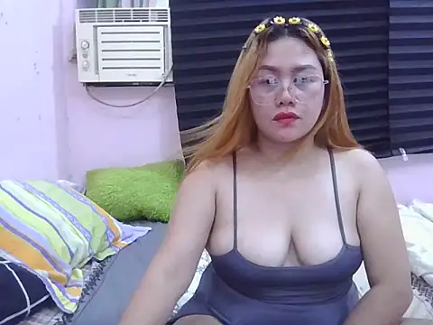 Snapshot of WildPussy4uxx chatting on 02-14-26, 02:28 WildPussy4uxx online show from 02-14-26, 02:28