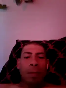 Snapshot of UsaGuy76 chatting on 04-19-26, 08:55 UsaGuy76 online show from 04-19-26, 08:55