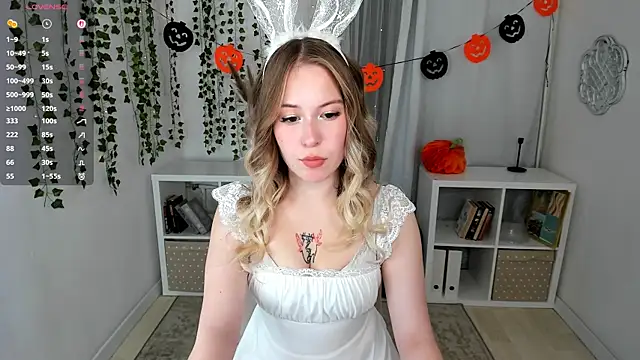 LanaRoselle online show from 10-31-25, 02:13