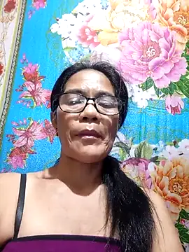 Snapshot of ImYourWoman_55 chatting on 10-26-25, 03:23 ImYourWoman 55 online show from 10-26-25, 03:23