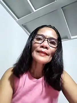 Snapshot of ImYourWoman_55 chatting on 04-30-26, 01:40 ImYourWoman 55 online show from 04-30-26, 01:40