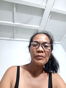 Snapshot of ImYourWoman_55 chatting on 12-05-25, 06:39 ImYourWoman 55 online show from 12-05-25, 06:39