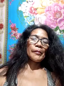 Snapshot of ImYourWoman_55 chatting on 10-24-25, 11:20 ImYourWoman 55 online show from 10-24-25, 11:20