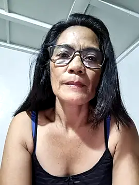 Snapshot of ImYourWoman_55 chatting on 04-27-26, 10:41 ImYourWoman 55 online show from 04-27-26, 10:41