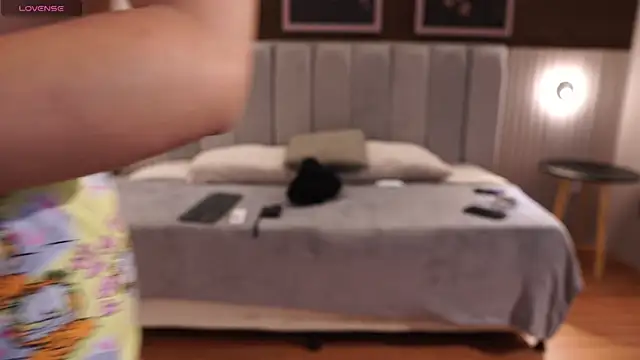 Ariaa Isabell online show from 10-27-25, 06:20