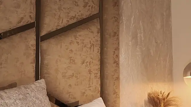 scarlethlux online show from 12-16-25, 06:17