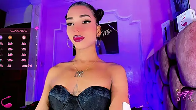 Snapshot of LADY-HOT-SEXY- chatting on 07-18-26, 06:11 LADY-HOT-SEXY- online show from 07-18-26, 06:11