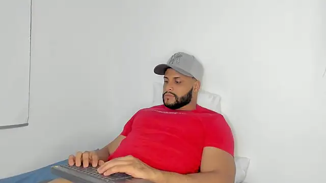 Snapshot of Pier_Simons chatting on 02-24-26, 07:09 Pier Simons online show from 02-24-26, 07:09