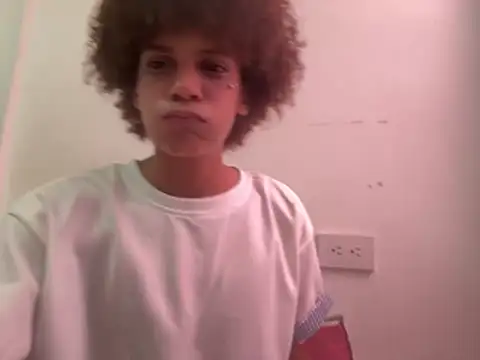 Snapshot of Max_Rain chatting on 06-07-26, 05:07 Max Rain online show from 06-07-26, 05:07