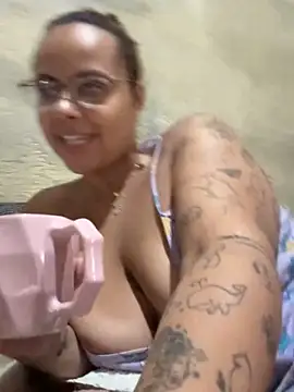 Chloe Leaozinho online show from 03-12-26, 03:16