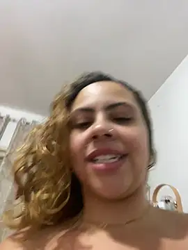 Chloe Leaozinho online show from 07-15-26, 01:45