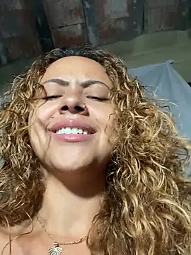 Snapshot of Chloe_Leaozinho chatting on 02-12-26, 03:34 Chloe Leaozinho online show from 02-12-26, 03:34