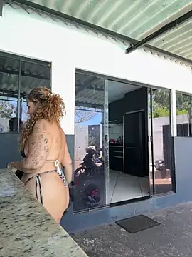 Chloe Leaozinho online show from 11-11-25, 03:07