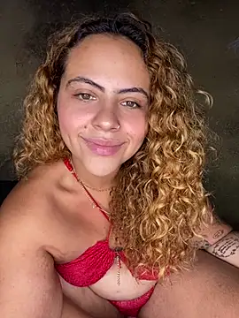 Snapshot of Chloe_Leaozinho chatting on 04-18-26, 11:27 Chloe Leaozinho online show from 04-18-26, 11:27