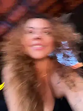 Snapshot of Chloe_Leaozinho chatting on 10-11-25, 06:20 Chloe Leaozinho online show from 10-11-25, 06:20