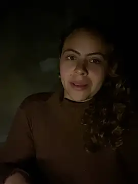 Chloe Leaozinho online show from 07-17-26, 06:21