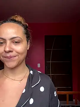 Snapshot of Chloe_Leaozinho chatting on 10-07-25, 06:20 Chloe Leaozinho online show from 10-07-25, 06:20