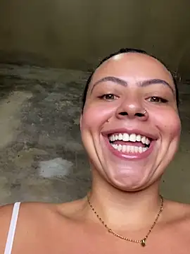 Chloe Leaozinho online show from 04-11-26, 01:04