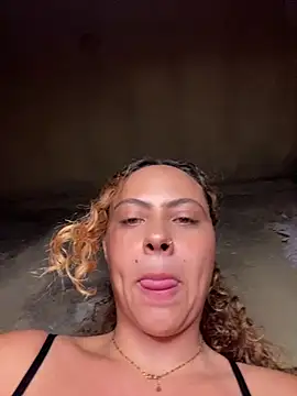 Snapshot of Chloe_Leaozinho chatting on 05-10-26, 08:44 Chloe Leaozinho online show from 05-10-26, 08:44
