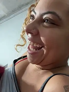 Chloe Leaozinho online show from 06-28-26, 01:06
